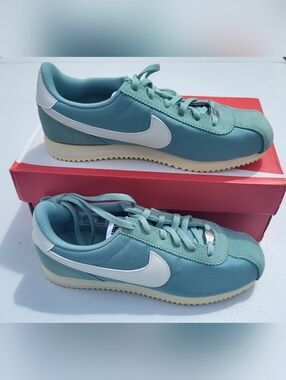 Womens 6.5/Youth 5.5 Nike Cortez TXT (GS) sneakers in Cannon/Sail-Alabaster NIB